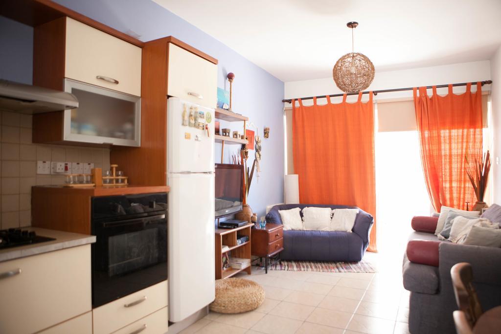 Aquarian Beachfront Apartment ลาร์นาคา ภายนอก รูปภาพ