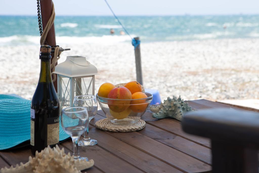 Aquarian Beachfront Apartment ลาร์นาคา ภายนอก รูปภาพ