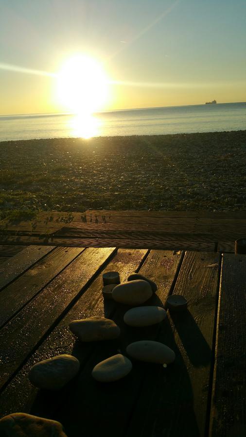 Aquarian Beachfront Apartment ลาร์นาคา ภายนอก รูปภาพ
