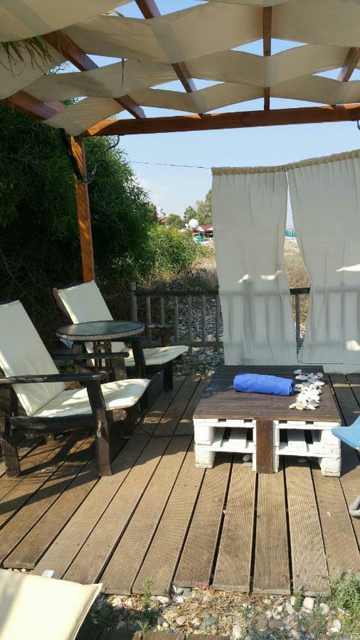 Aquarian Beachfront Apartment ลาร์นาคา ภายนอก รูปภาพ
